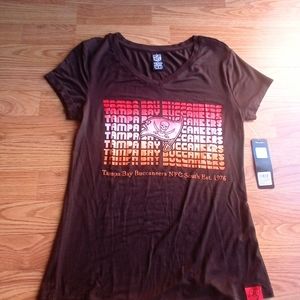 P**ladies NFL Top Buccaneers Sm MSRP $38